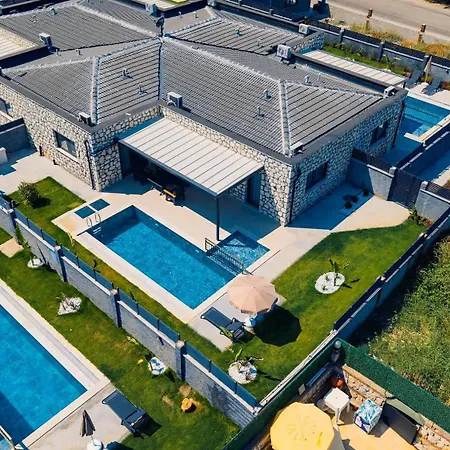 Zora Beyaz Tas Villalari *