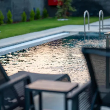 Hotell Zora Beyaz Tas Villalari *