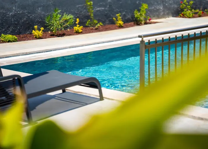 Zora Beyaz Tas Villalari * 페티예