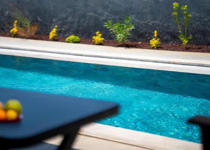 Zora Beyaz Tas Villalari 페티예