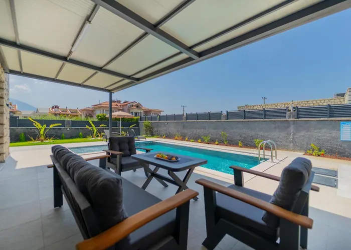 Zora Beyaz Tas Villalari 페티예